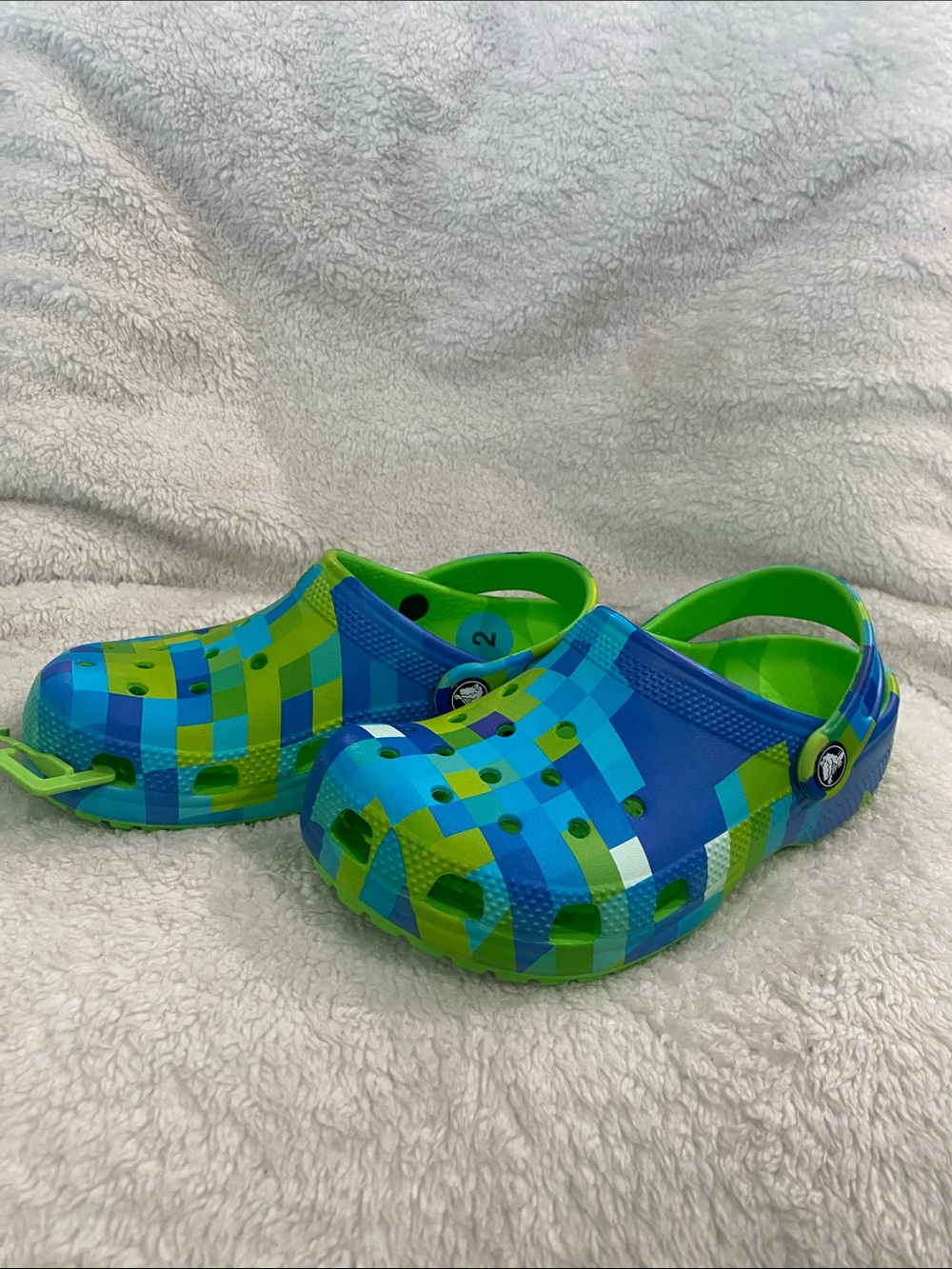 CROCS Kids Classic Digi Block Clog🟦🟩 Size J2 - Picture 3 of 6